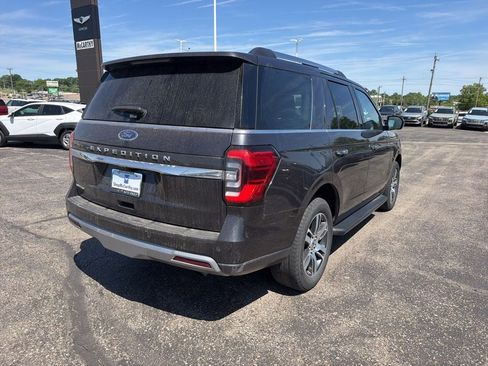 Used 2024 Ford Expedition Limited AWD/4WD image 5