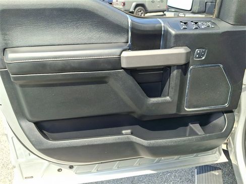 Used 2018 Ford F150 Platinum w/ Equipment Group 701A Luxury image 14