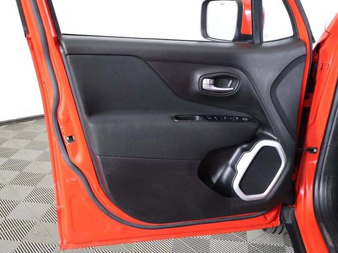 Used 2019 Jeep Renegade Latitude w/ Cold Weather Group AWD/4WD image 20