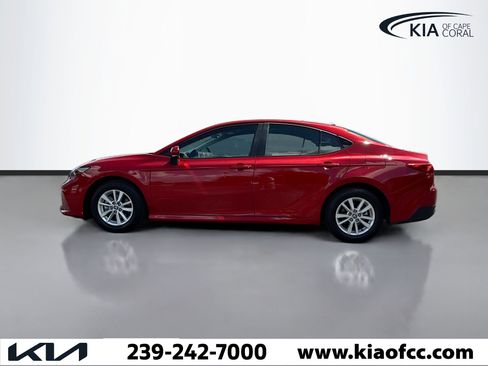 Used 2025 Toyota Camry LE w/ Convenience Package image 2
