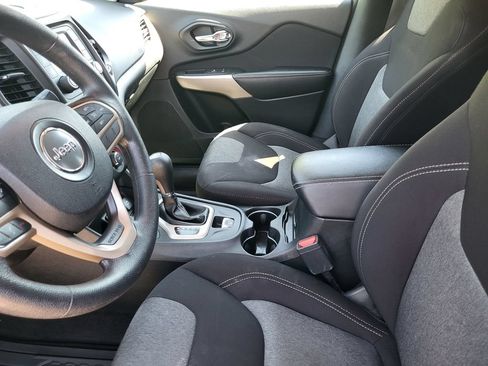 Used 2017 Jeep Cherokee Sport AWD/4WD image 25