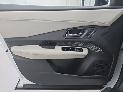 Certified 2023 Nissan Ariya FWD image 27