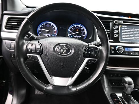 Used 2019 Toyota Highlander XLE image 14