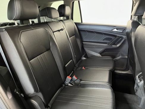 Used 2024 Volkswagen Tiguan SE FWD image 13