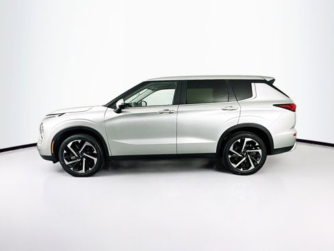 Used 2024 Mitsubishi Outlander SE image 4