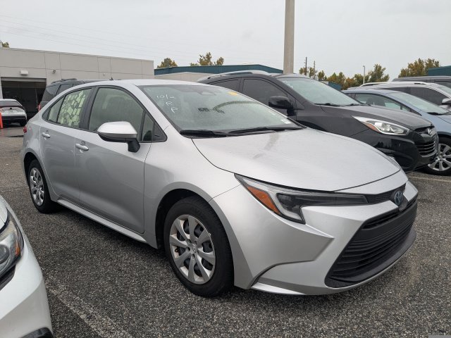 Used 2023 Toyota Corolla LE FWD image 2