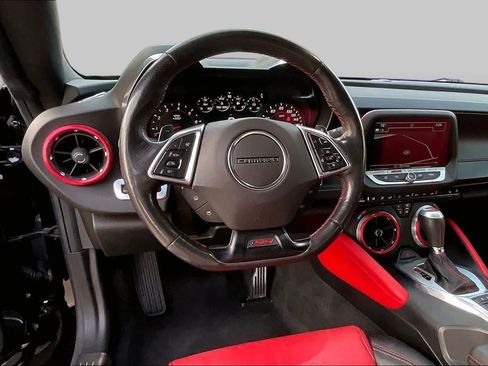 Used 2018 Chevrolet Camaro SS RWD image 7