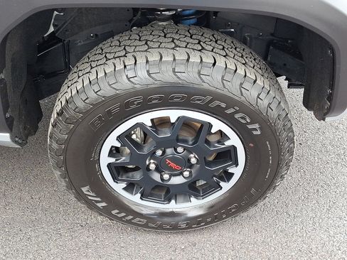 Used 2025 Toyota Tacoma TRD Off-Road image 8