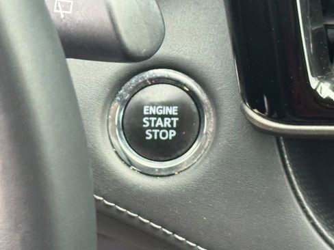 Used 2023 Toyota Highlander XLE image 30