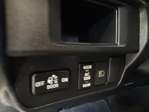 Used 2018 Toyota Tacoma TRD Off-Road w/ Technology Package AWD/4WD image 6