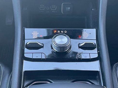 Used 2022 Jeep Grand Cherokee Overland w/ Luxury Tech Group IV image 14