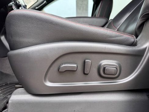 Used 2021 Nissan Titan PRO-4X w/ Pro-4x Convenience Package AWD/4WD image 9