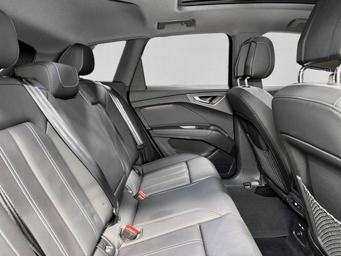 Used 2024 Audi Q4 e-tron Premium Plus image 22