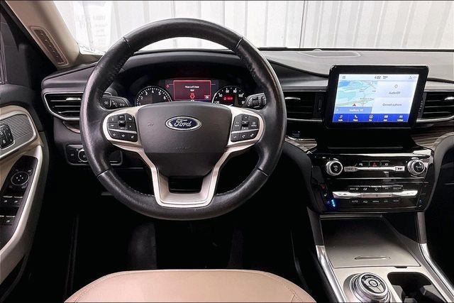 Used 2022 Ford Explorer Limited w/ Equipment Group 301A AWD/4WD image 5