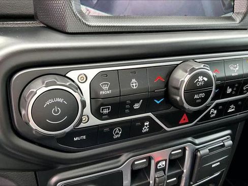 Certified 2021 Jeep Gladiator Overland w/ Popular Equipment Package AWD/4WD image 29