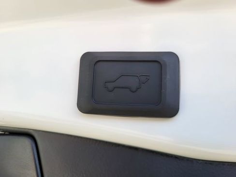 Used 2025 Toyota RAV4 XLE w/ Convenience Package image 11