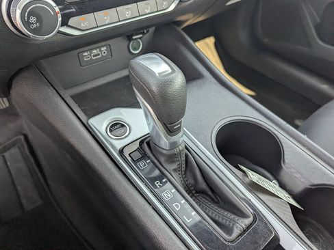 Used 2025 Nissan Altima 2.5 SV FWD image 18