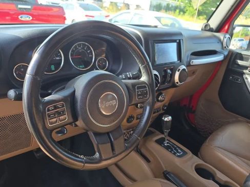 Used 2014 Jeep Wrangler Unlimited Sahara w/ Connectivity Group AWD/4WD image 6