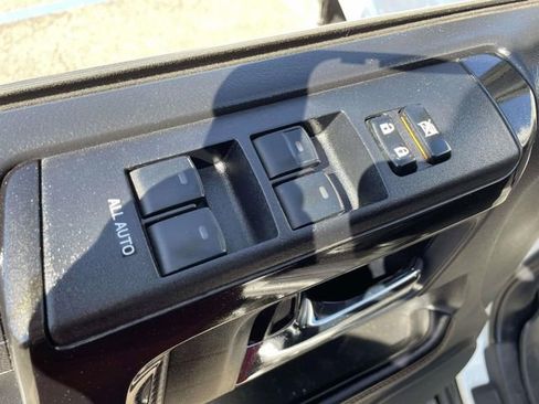 Used 2017 Toyota 4Runner TRD Off-Road AWD/4WD image 18