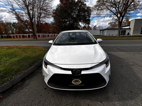 Used 2021 Toyota Corolla LE w/ LE Convenience Package image 2