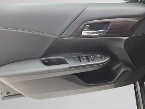 Used 2017 Honda Accord EX image 20