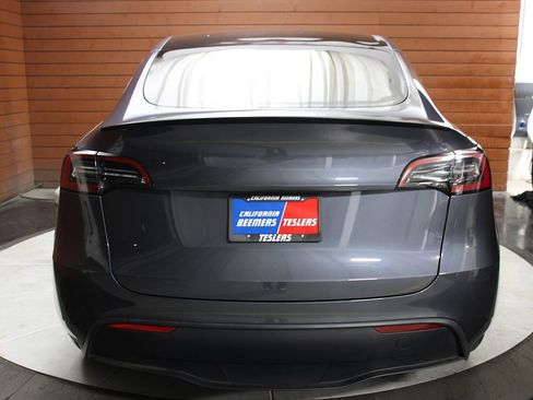 Used 2023 Tesla Model Y Long Range image 3