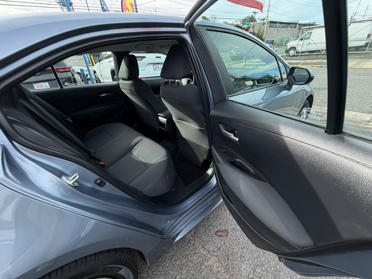 Used 2021 Toyota Corolla LE FWD image 17