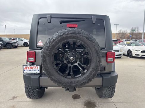 Used 2016 Jeep Wrangler Unlimited Sahara w/ Connectivity Group image 27