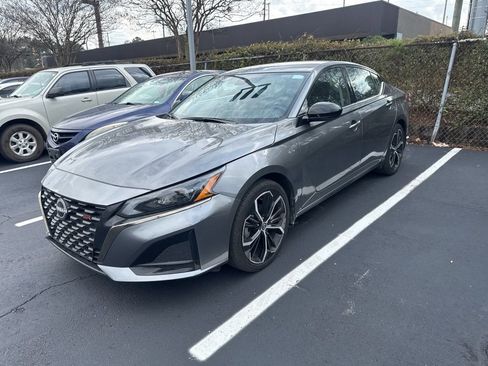 Used 2025 Nissan Altima 2.5 SR image 1