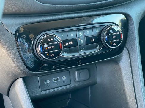 Used 2022 Buick Encore GX Essence FWD image 21
