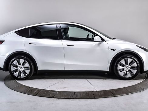 Used 2023 Tesla Model Y Long Range AWD/4WD image 7