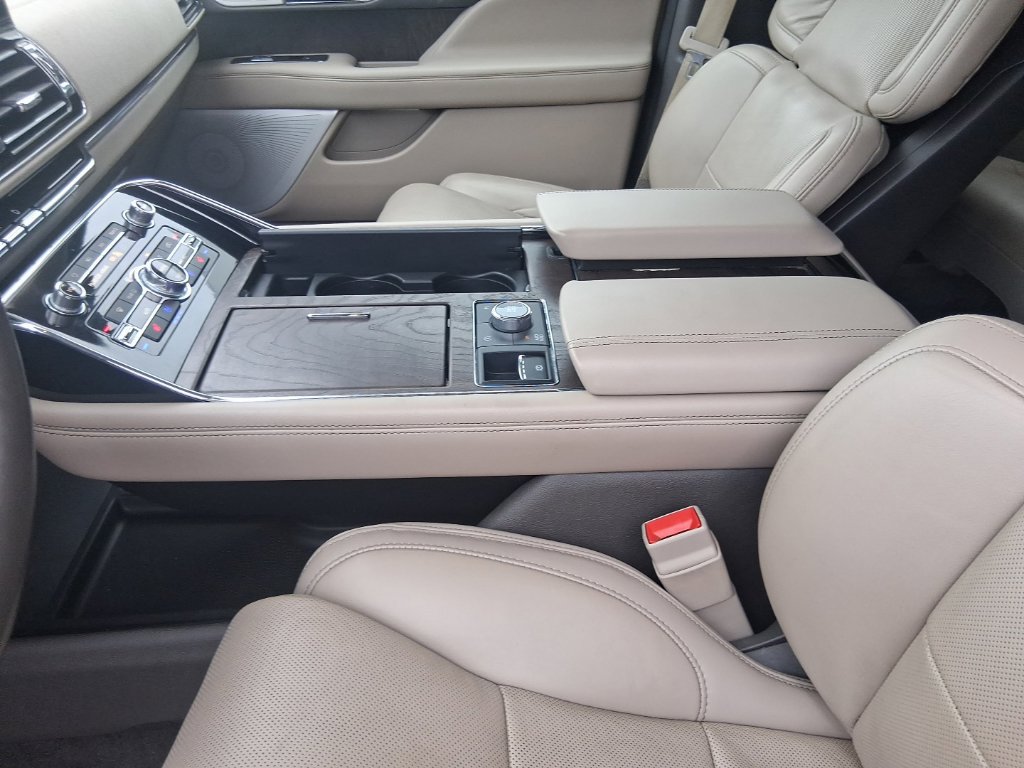 Used 2022 Lincoln Navigator L Reserve AWD/4WD image 14