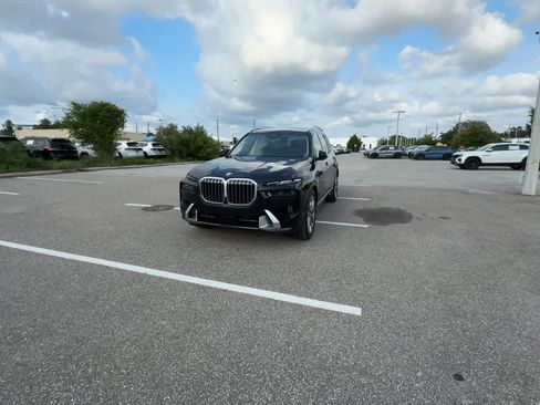Used 2025 BMW X7 xDrive40i AWD/4WD image 3