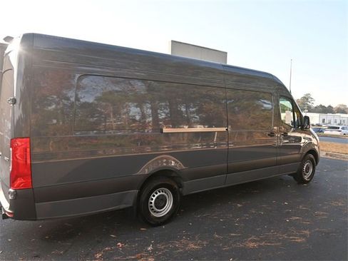 Used 2025 Mercedes-Benz Sprinter 2500 image 4