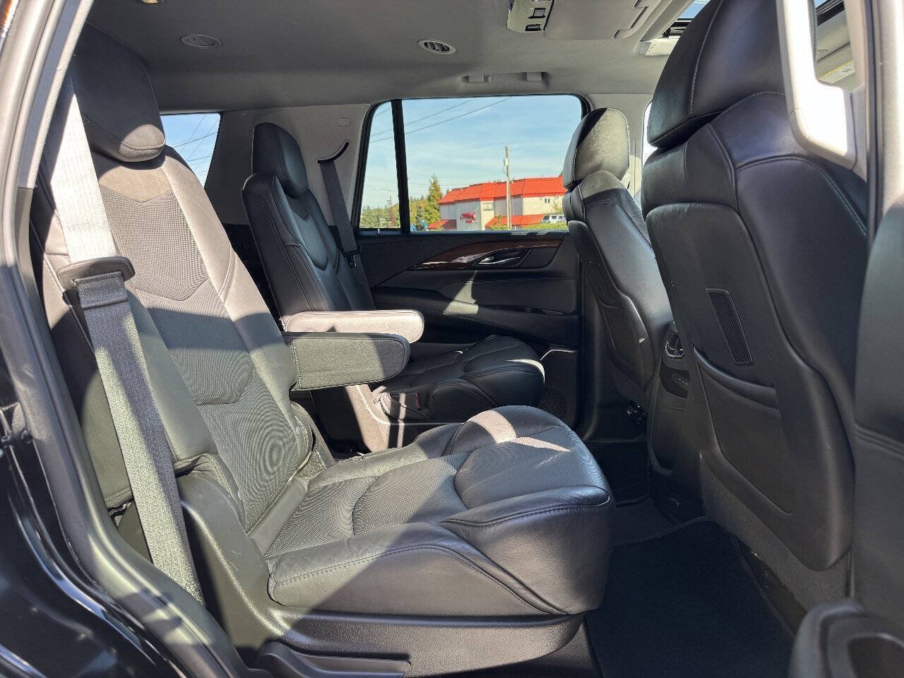 Used 2020 Cadillac Escalade Premium Luxury AWD/4WD image 19