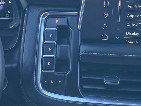 Used 2024 GMC Yukon SLT image 25