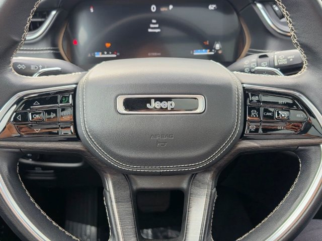 Used 2022 Jeep Grand Cherokee Overland AWD/4WD image 22