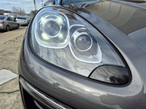 Used 2016 Porsche Macan S image 17