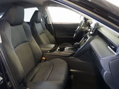 Certified 2022 Toyota Venza LE image 24