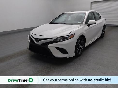 Used 2020 Toyota Camry SE image 1