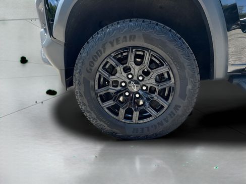 Used 2024 Chevrolet Colorado Trail Boss w/ Advanced Trailering Package AWD/4WD image 5
