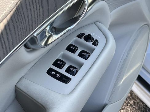 Used 2023 Volvo XC90 B6 Ultimate w/ Protection Package Premier image 22