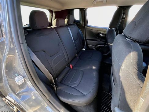 Used 2022 Jeep Renegade Latitude image 27