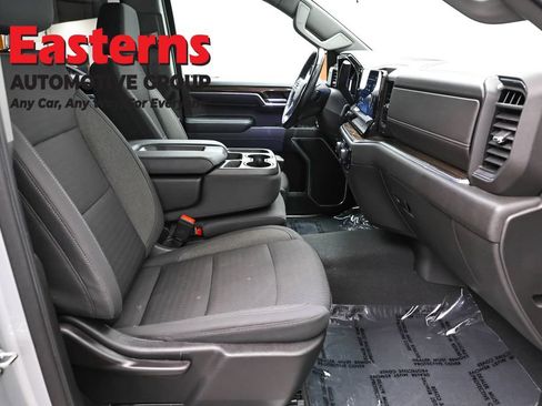 Used 2022 Chevrolet Silverado 1500 LT AWD/4WD image 26