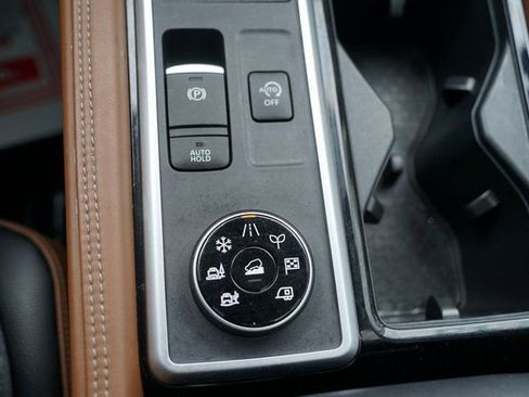 Used 2022 Nissan Pathfinder Platinum image 19