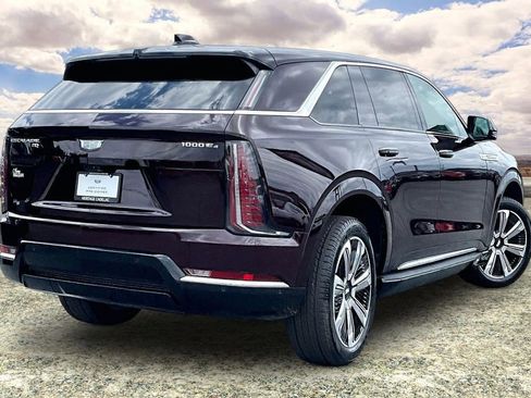 Certified 2025 Cadillac Escalade IQ Luxury 2 w/ LPO, Premium Carpet Package AWD/4WD image 5