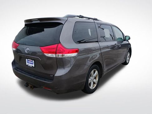 Used 2014 Toyota Sienna LE image 24