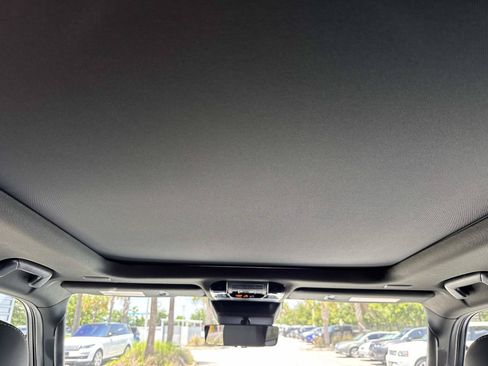 Used 2025 Lexus GX 550 w/ Accessory Package (2T) AWD/4WD image 18