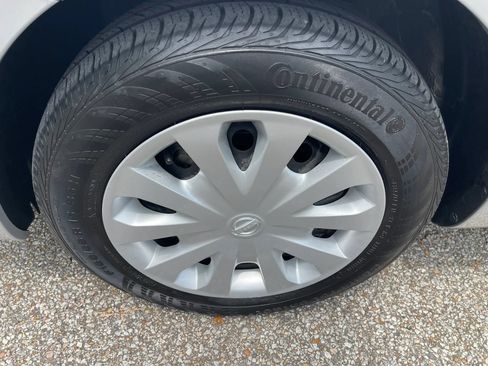 Used 2019 Nissan Versa FWD image 9