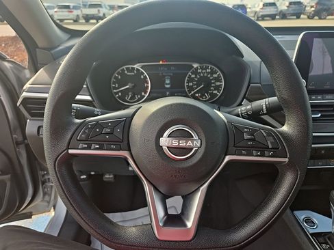 Used 2024 Nissan Altima 2.5 SV image 16